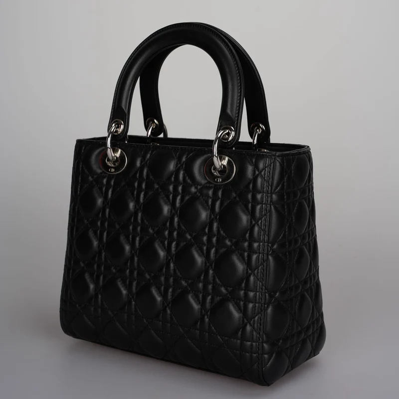 Christian Dior Schwarze mittelgroße Lady Dior Tasche aus Cannage-Lammleder mit silberner Hardware