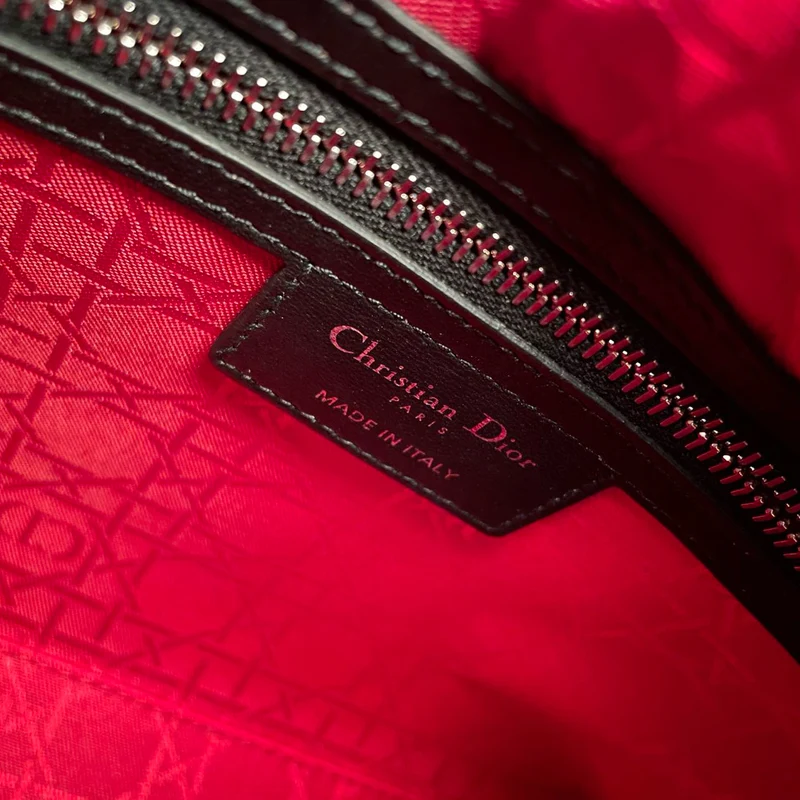 Christian Dior Schwarze mittelgroße Lady Dior Tasche aus Cannage-Lammleder mit silberner Hardware
