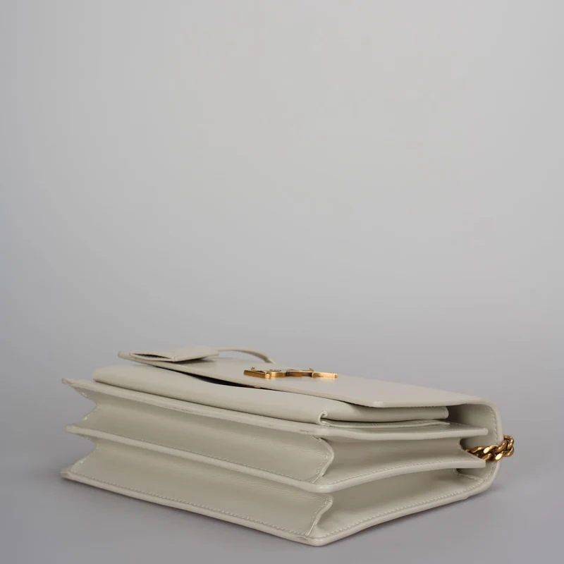 Saint Laurent Sunset Medium Bag aus weißem Kalbsleder mit goldenen Metallteilen