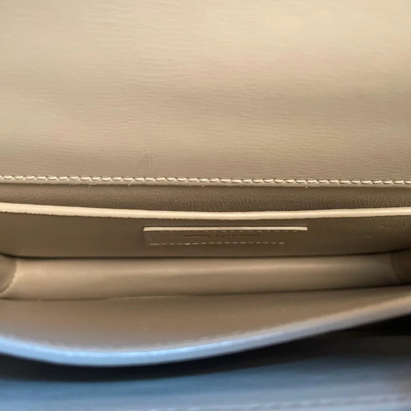 Saint Laurent Sunset Medium Bag aus weißem Kalbsleder mit goldenen Metallteilen