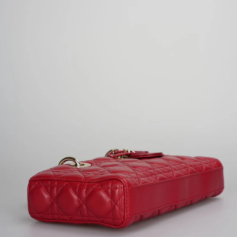 Rote mittelgroße Cannage Lady D-Joy-Tasche aus Lammleder von Dior