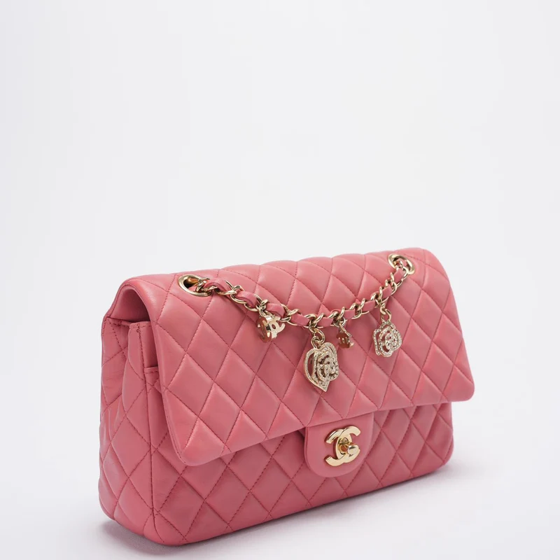 Chanel Classic Medium Flap Bag Valentine's Edition aus rosa Lammleder mit goldenen Beschlägen