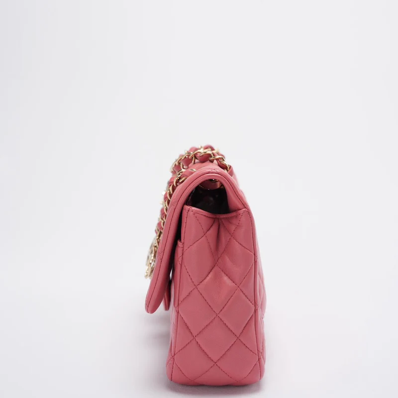 Chanel Classic Medium Flap Bag Valentine's Edition aus rosa Lammleder mit goldenen Beschlägen