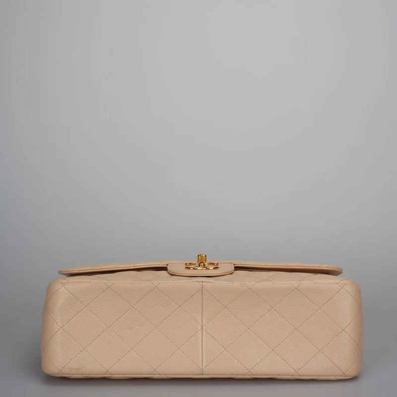 Chanel Classic Double Flap Bag Jumbo aus beigem gestepptem Kaviarleder mit goldenen Beschlägen