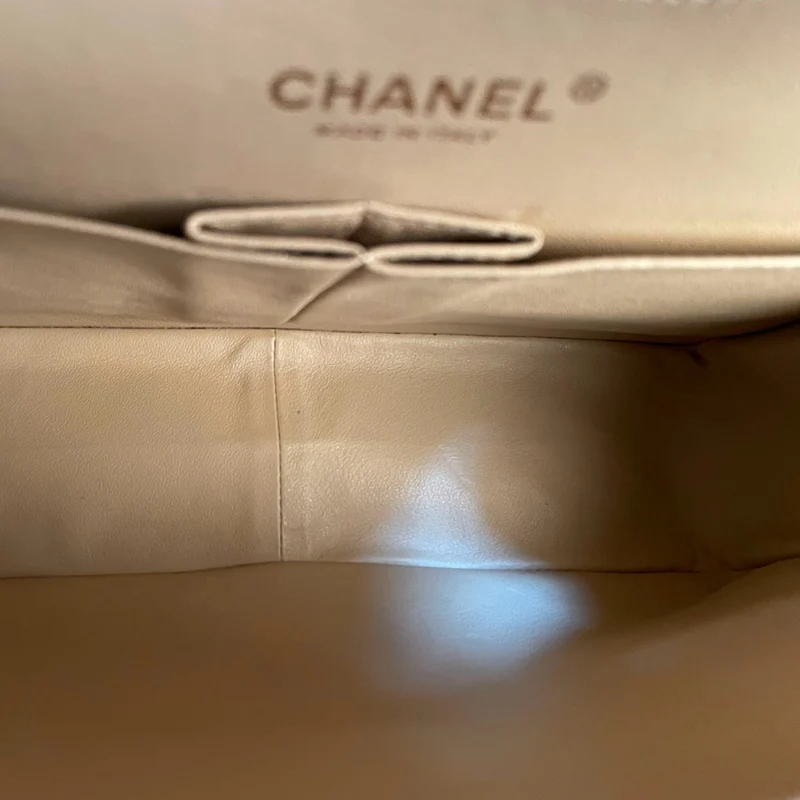 Chanel Classic Double Flap Bag Jumbo aus beigem gestepptem Kaviarleder mit goldenen Beschlägen
