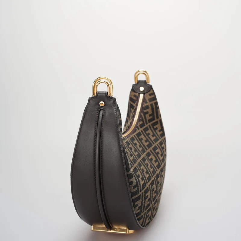 Fendi Graphy Kleine Tasche aus FF-Jacquard-Stoff in Braun
