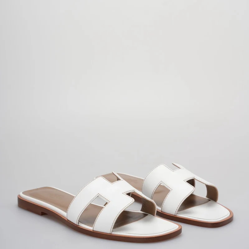 Hermes Oran Flats Sandalen aus weißem Leder, Größe 36