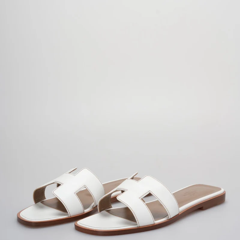 Hermes Oran Flats Sandalen aus weißem Leder, Größe 36