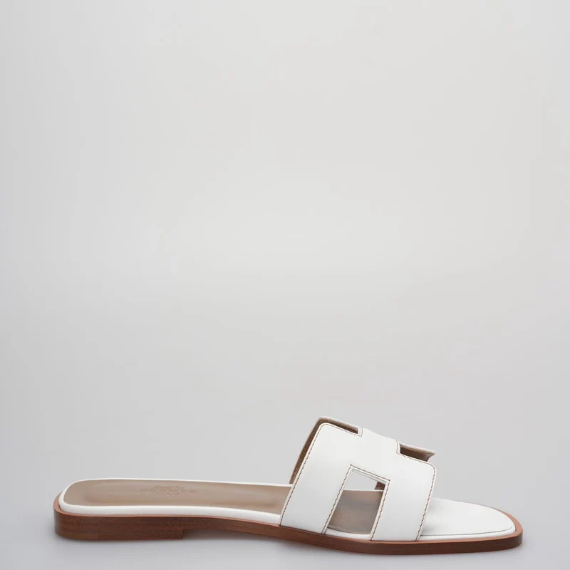 Hermes Oran Flats Sandalen aus weißem Leder, Größe 36