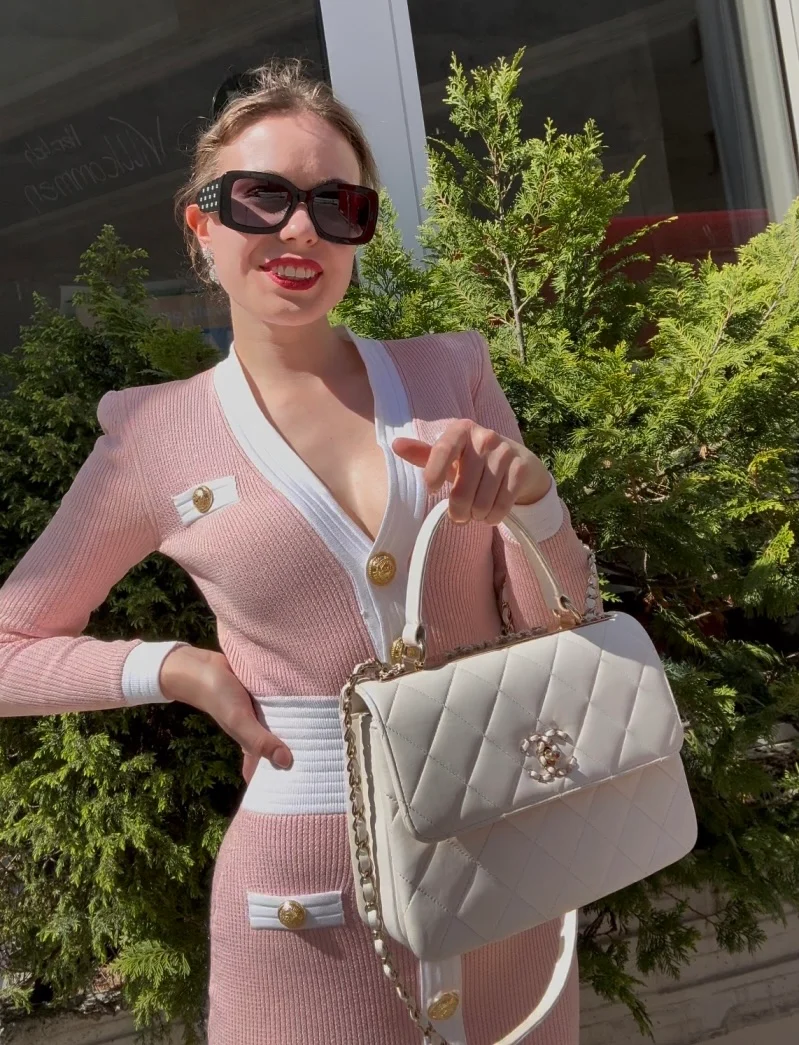 Chanel – Trendy CC-Tasche aus Lammleder in Weiß mit Tragegriff oben in kleiner Größe