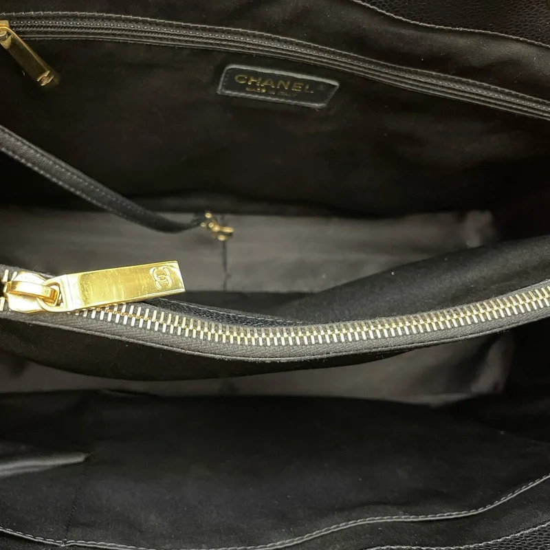 Chanel Große schwarze Grand Shopping XL GST-Einkaufstasche aus Kaviarleder mit goldenen Beschlägen