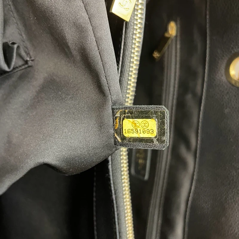 Chanel Große schwarze Grand Shopping XL GST-Einkaufstasche aus Kaviarleder mit goldenen Beschlägen