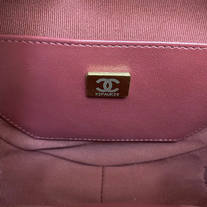 Chanel Große Herztasche aus schwarzem gestepptem Lammleder
