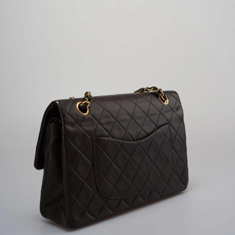 Chanel Vintage Classic Flap Bag in Schokoladenbraun mit 24 Karat Goldbeschlägen mittlerer Größe