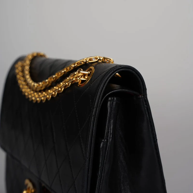 Chanel Vintage Schwarze Lammleder Zeitlose Flap Bag Gold Hardware