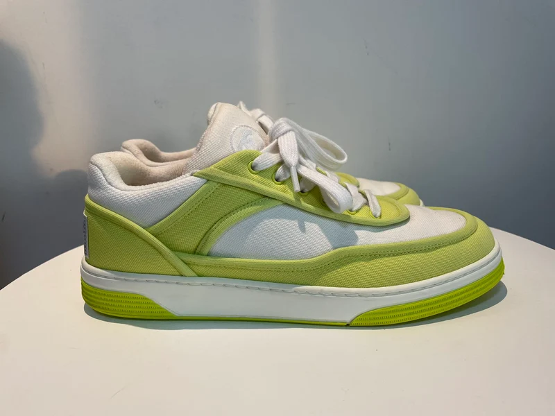 Chanel-Stoff-Sneakers in Limettengelb mit CC-LOGO