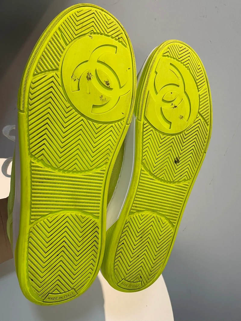 Chanel-Stoff-Sneakers in Limettengelb mit CC-LOGO