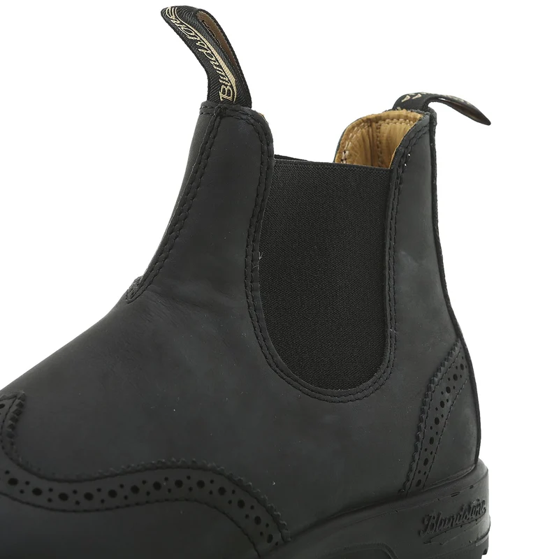 1472 Men Brogued Rustic black Leather