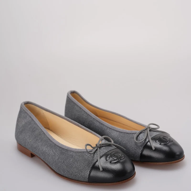 Chanel Ballerinas Ballerinas in Grau/Schwarz Größe 38