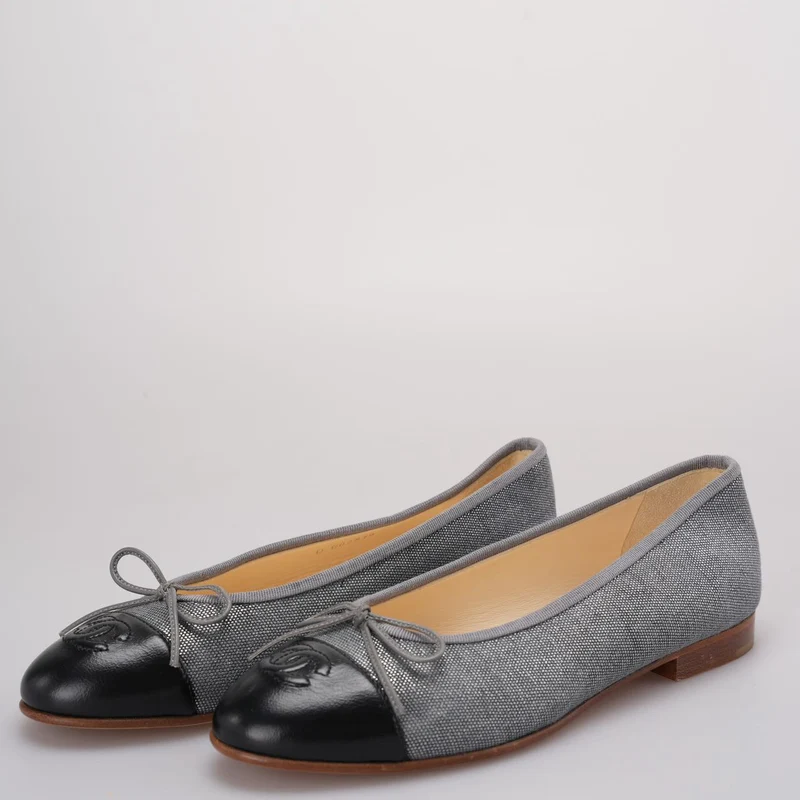 Chanel Ballerinas Ballerinas in Grau/Schwarz Größe 38