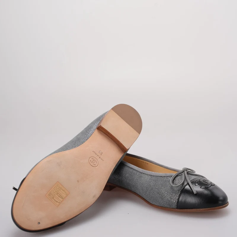 Chanel Ballerinas Ballerinas in Grau/Schwarz Größe 38