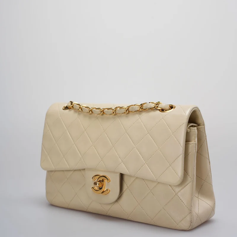 Chanel Vintage Kleine klassische Doppel-Flap-Tasche in Beige mit 24 Karat Goldbeschlägen