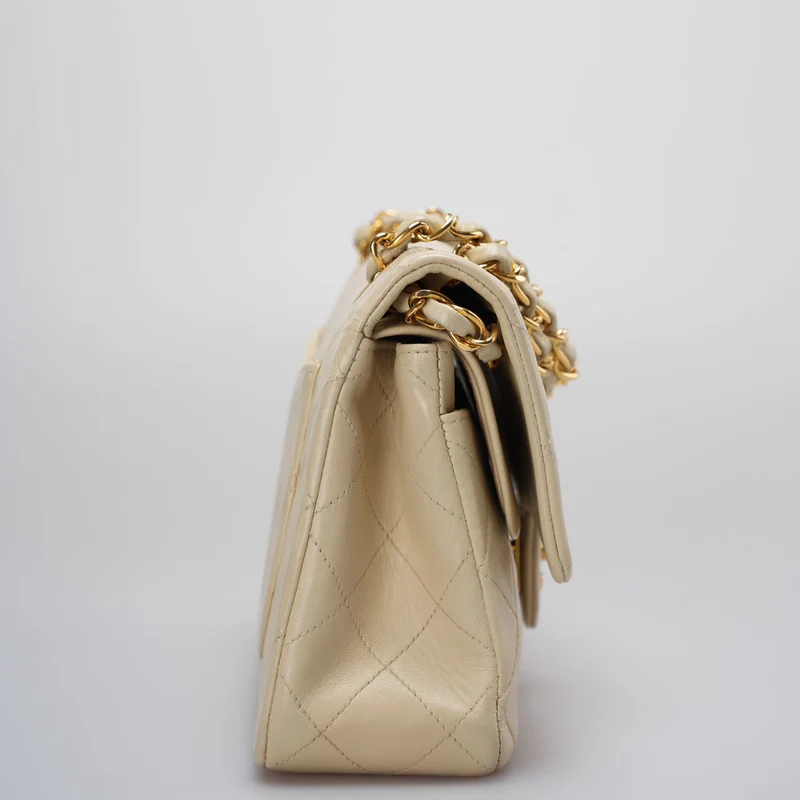 Chanel Vintage Kleine klassische Doppel-Flap-Tasche in Beige mit 24 Karat Goldbeschlägen