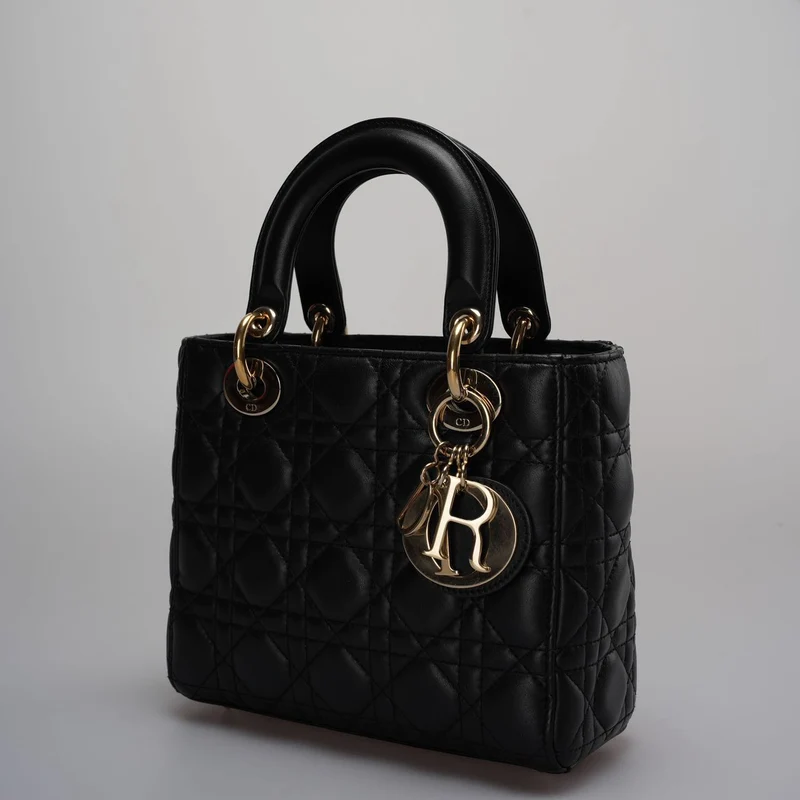 Christian Dior – Kleine Lady Dior-Tasche aus Cannage-Lammleder mit goldenen Beschlägen, schwarz