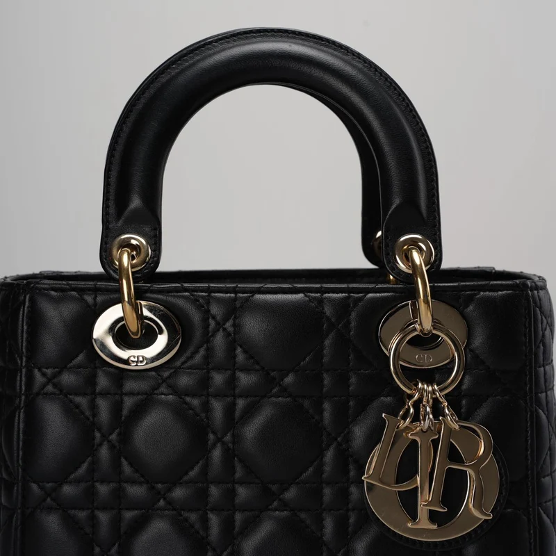 Christian Dior – Kleine Lady Dior-Tasche aus Cannage-Lammleder mit goldenen Beschlägen, schwarz