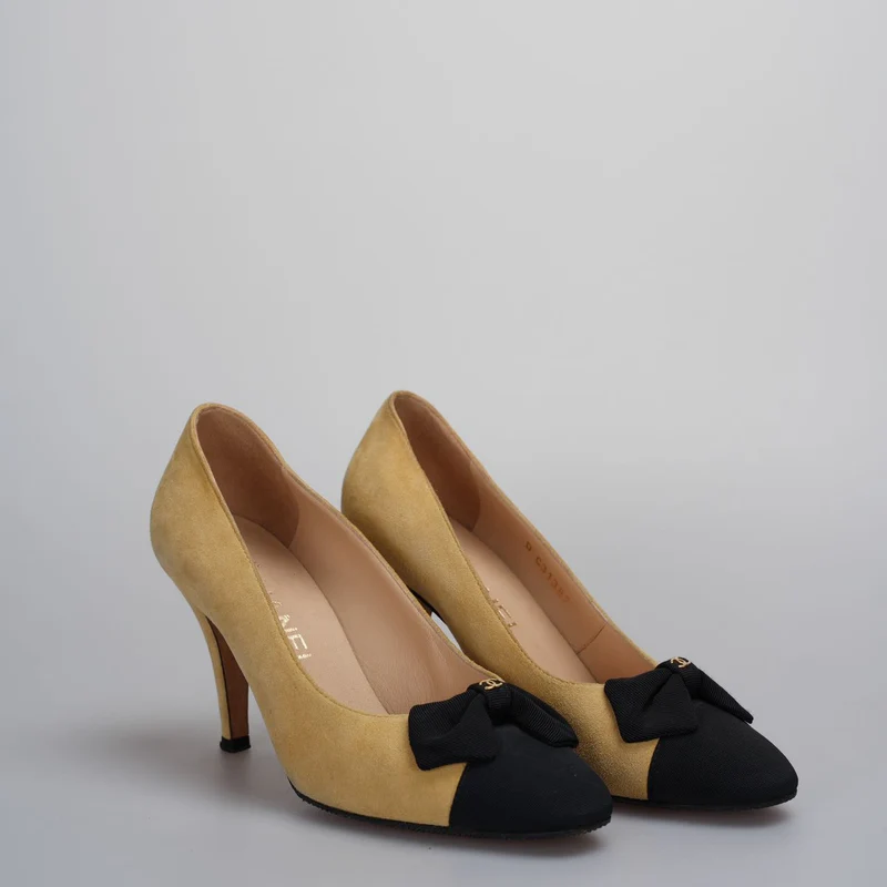 Chanel Beige Schwarze Leder Pumps mit Schleife 8cm Größe 36.5C