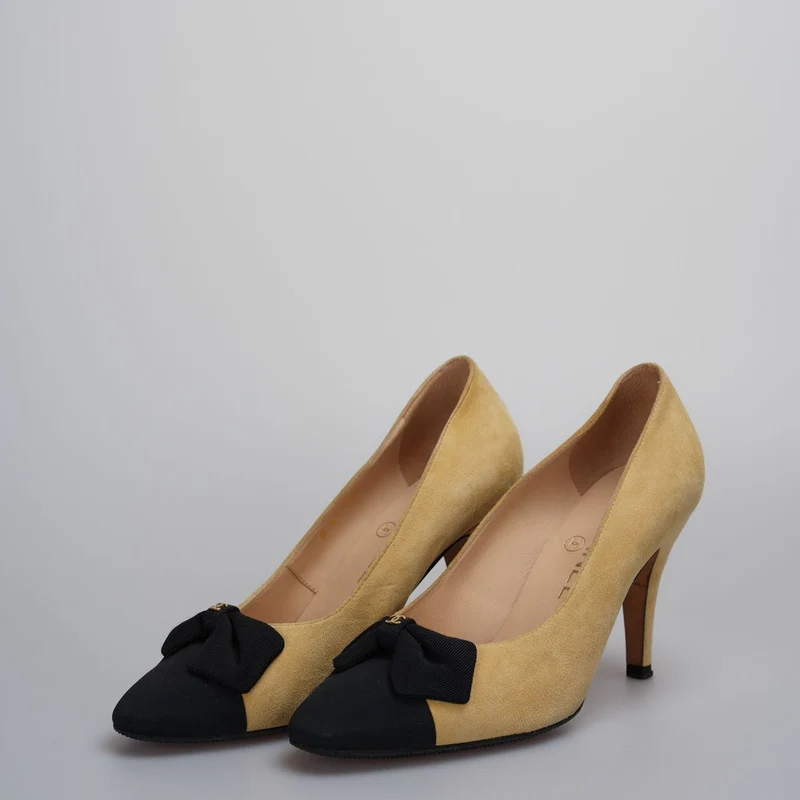 Chanel Beige Schwarze Leder Pumps mit Schleife 8cm Größe 36.5C