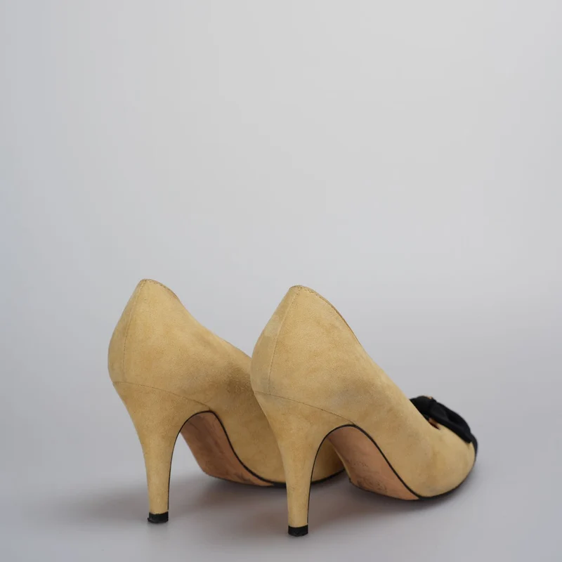 Chanel Beige Schwarze Leder Pumps mit Schleife 8cm Größe 36.5C
