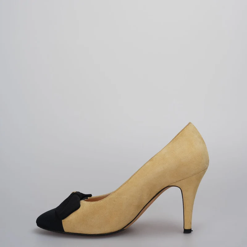 Chanel Beige Schwarze Leder Pumps mit Schleife 8cm Größe 36.5C