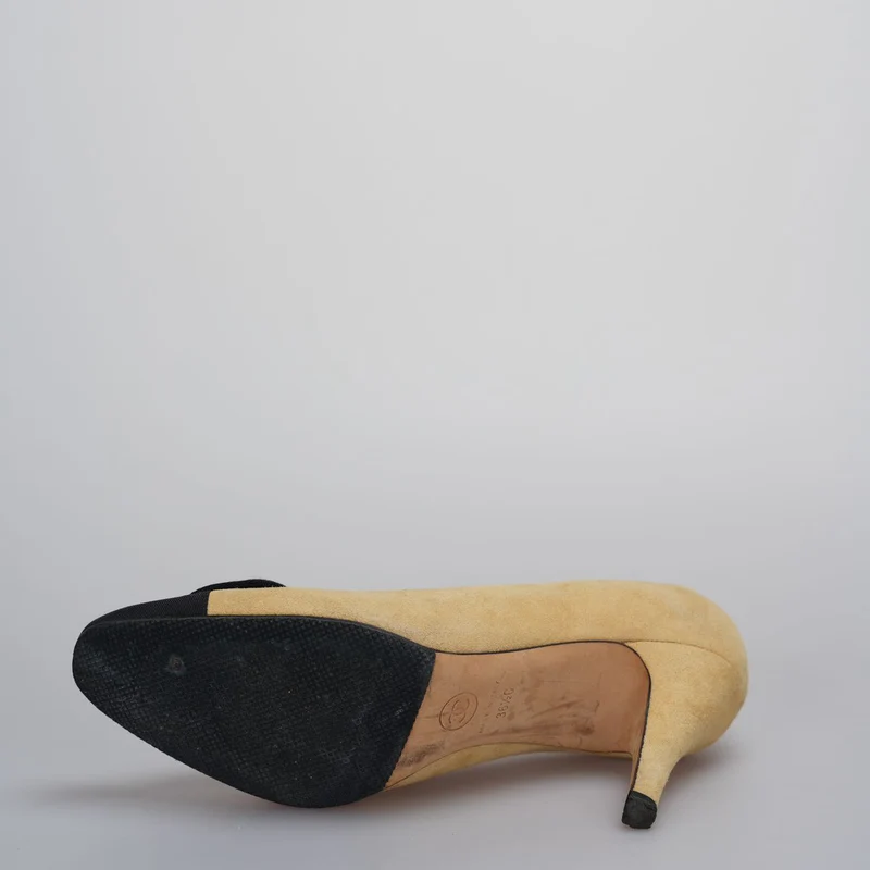 Chanel Beige Schwarze Leder Pumps mit Schleife 8cm Größe 36.5C