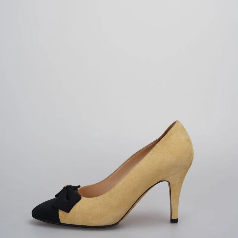Chanel Beige Schwarze Leder Pumps mit Schleife 8cm Größe 36.5C
