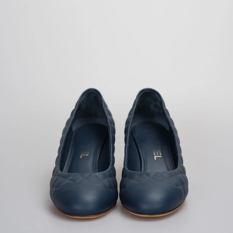 Chanel Blaue gesteppte Lederpumps 6cm Größe 37.5C