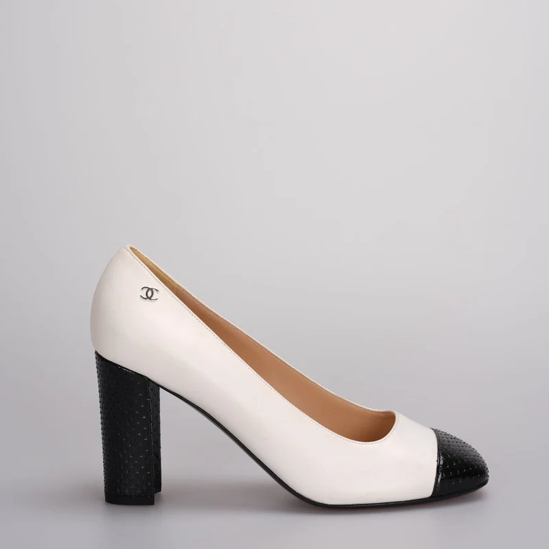 Chanel klassische zweifarbige Pumps aus Leder in Beige Schwarz 38C