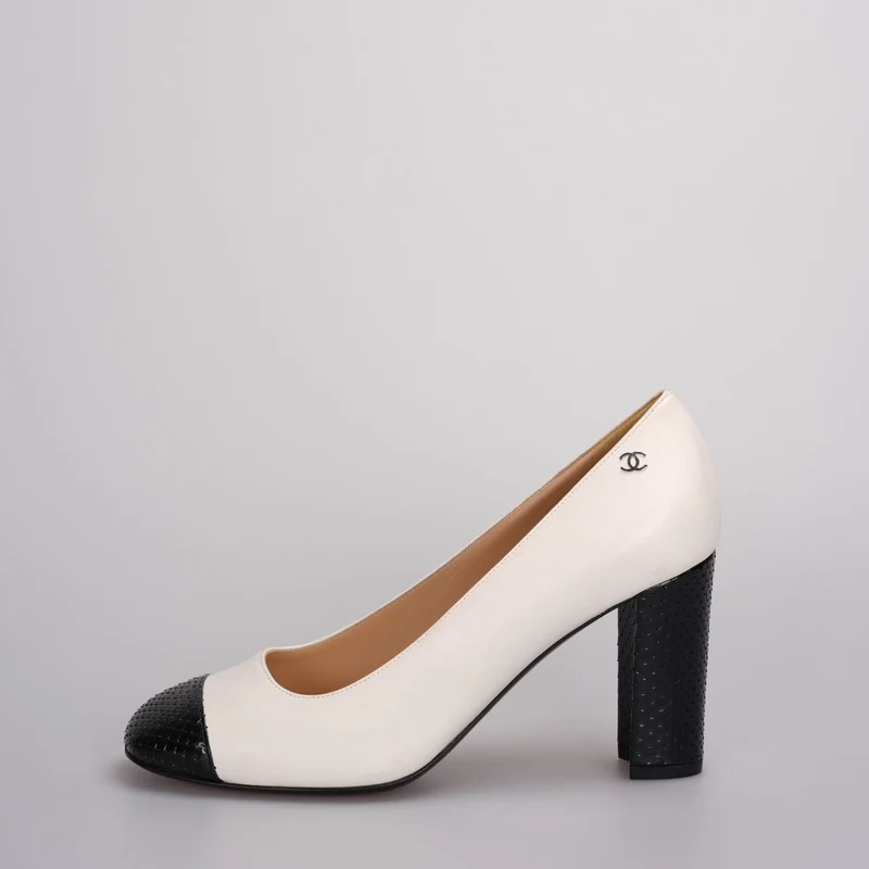 Chanel klassische zweifarbige Pumps aus Leder in Beige Schwarz 38C