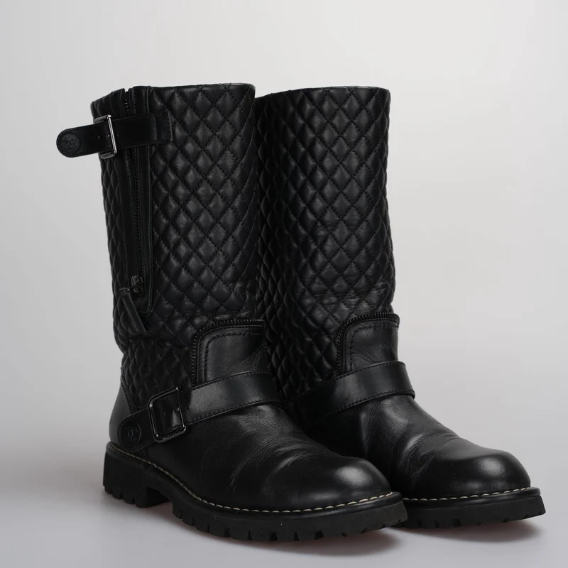 Chanel gesteppte Motorradstiefel Schwarz