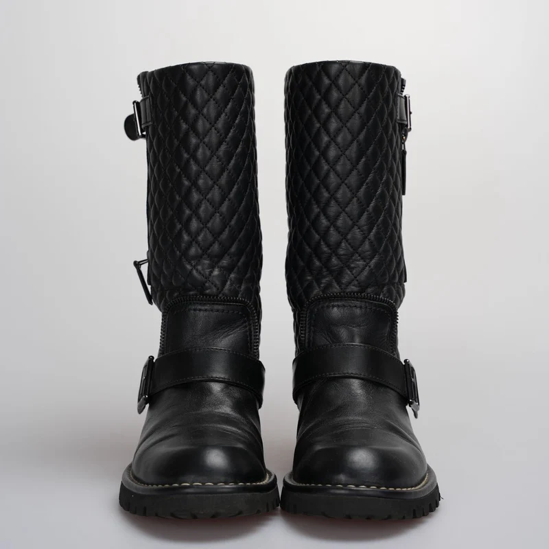 Chanel gesteppte Motorradstiefel Schwarz