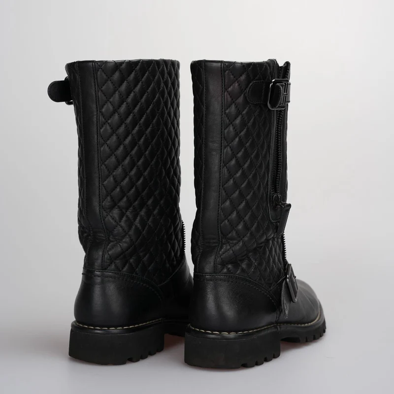 Chanel gesteppte Motorradstiefel Schwarz