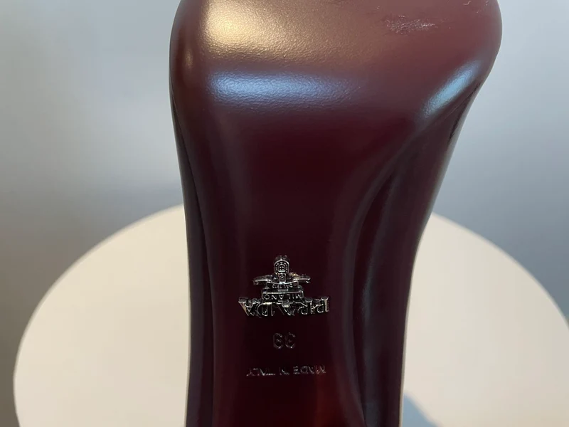 Prada Merlot Kiltie Chain Lackleder-Pumps mit Blockabsatz, Größe 39