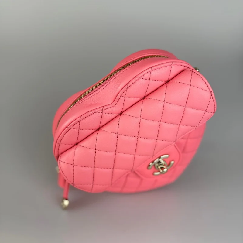 Chanel Pink Heart Bag aus Lammleder mit goldenen Beschlägen, groß