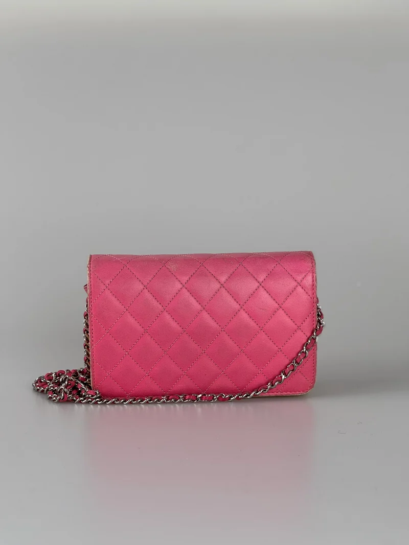 Chanel Geldbörse mit Kette WOC Dunkelrosa verblasstes Lammleder