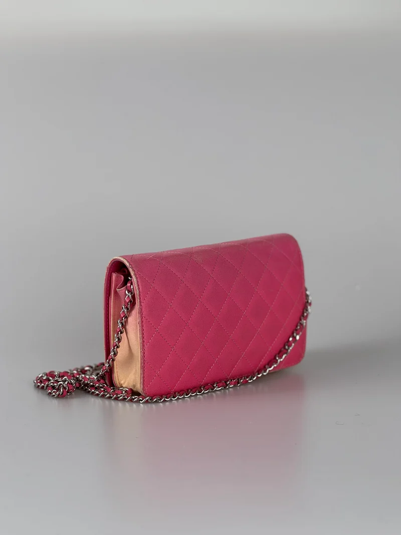 Chanel Geldbörse mit Kette WOC Dunkelrosa verblasstes Lammleder