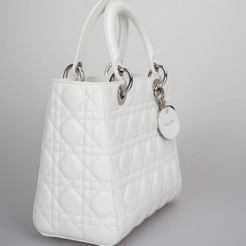 Christian Dior Weiße mittelgroße Lady Dior Tasche aus Cannage-Lammleder mit silberner Hardware