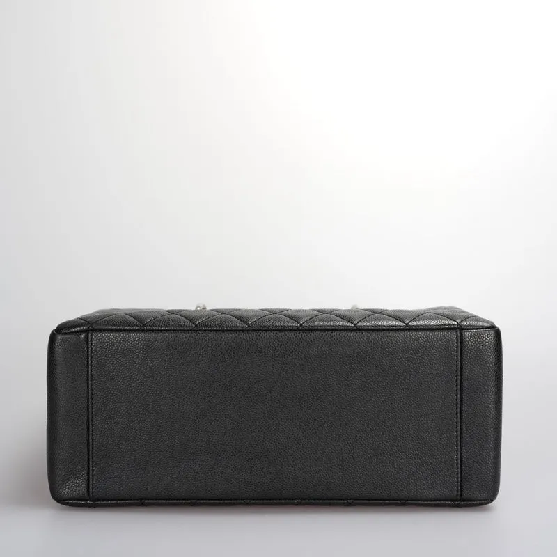 Chanel – GST-Tasche aus gestepptem Kaviarleder in Schwarz mit silberner Hardware