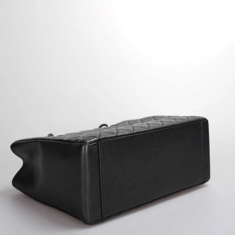 Chanel – GST-Tasche aus gestepptem Kaviarleder in Schwarz mit silberner Hardware