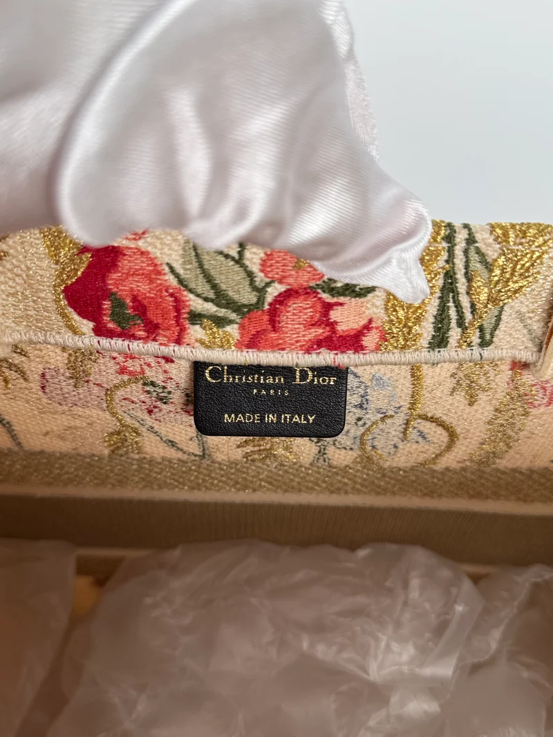 Christian Dior Beige Blumen bestickte Canvas Buchtasche Mittel