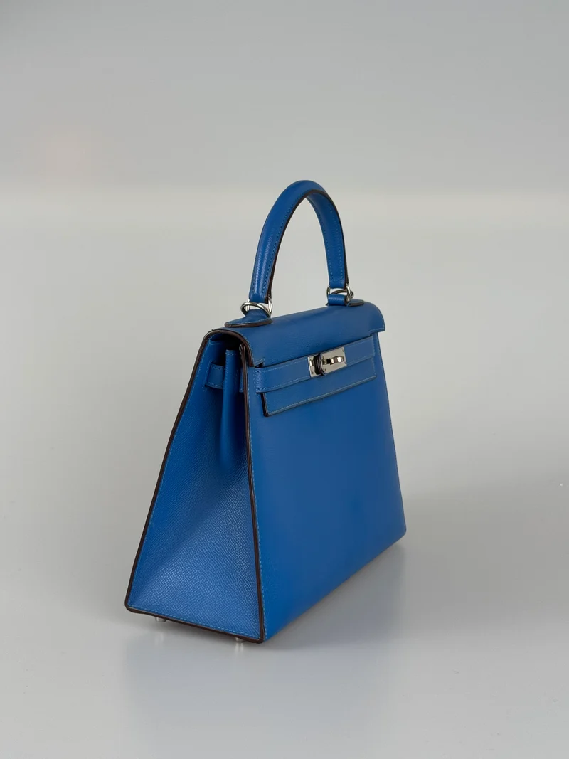 Hermes Kelly 28cm Sellier Tasche aus blauem Epsom-Leder mit silberner Hardware